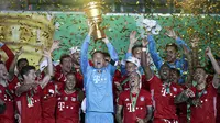 Pemain Bayern Munchen menjuarai DFB Pokal usai mengalahkan Bayer Leverkusen 4-2 pada final di Olympiastadion, Berlin, Sabtu (4/7/2020) atau Minggu dini hari WIB. (AFP/Michael Sohn)