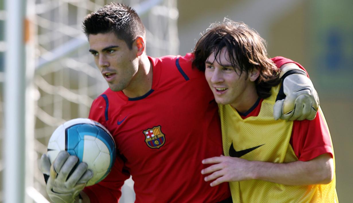 5. Víctor Valdes (353 laga) - Kiper asal Spanyol ini memperkuat Barcelona pada periode 2002-2014. Selama 12 tahun di Barcelona, Valdes telah bermain dengan Lionel Messi sebanyak 353 pertandingan. (AFP/Lluis Gene)