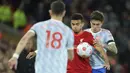 Victor Lindelof gagal menjadi benteng kukuh Setan Merah. Bek asal Swedia itu terlihat gugup dan selalu kalah cepat dalam mengantisipasi umpan pemain Liverpool. (AP/Jon Super)