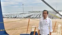 Presiden Joko Widodo atau Jokowi mengatakan pemerintah merencanakan ekspor mobil di Pelabuhan Patimban, Jawa Barat sebanyak 160.000 unit pada 2022. ( Foto: Fotografer Pribadi Presiden, Agus Suparto)