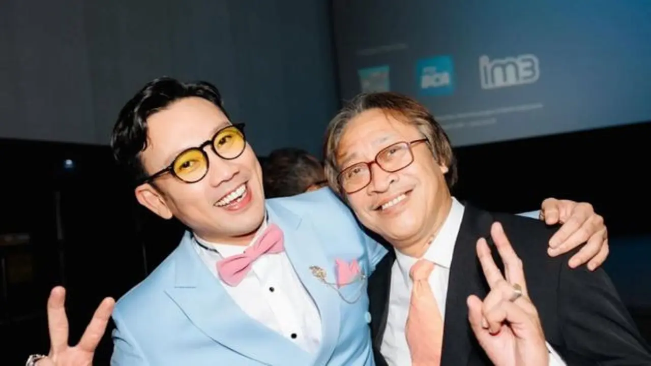 Potret Denny Sumargo di Gala Premier 'Miracle in Cell No7' (credit: https://www.instagram.com/sumargodenny/)