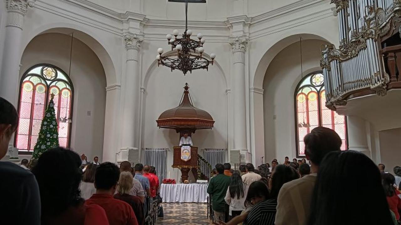 Natal Penuh Sukacita: Jemaat Rayakan Misa Perdana di Gereja Blenduk Semarang Usai Revitalisasi
