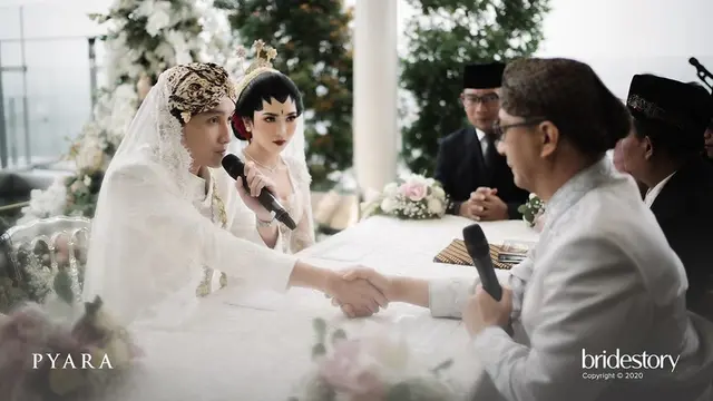 Isyana Sarasvati - Rayhan Maditra resmi menikah (Instagram/ thebridestory, Foto oleh: @pyaraphoto)