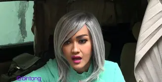 Julia Perez mengaku banyak didekati dengan pria-pria bule saat ini. Tidak mau memikirkan soal harta, Jupe ingin berjuang bersama siapapun pria yang menemaninya nanti. 