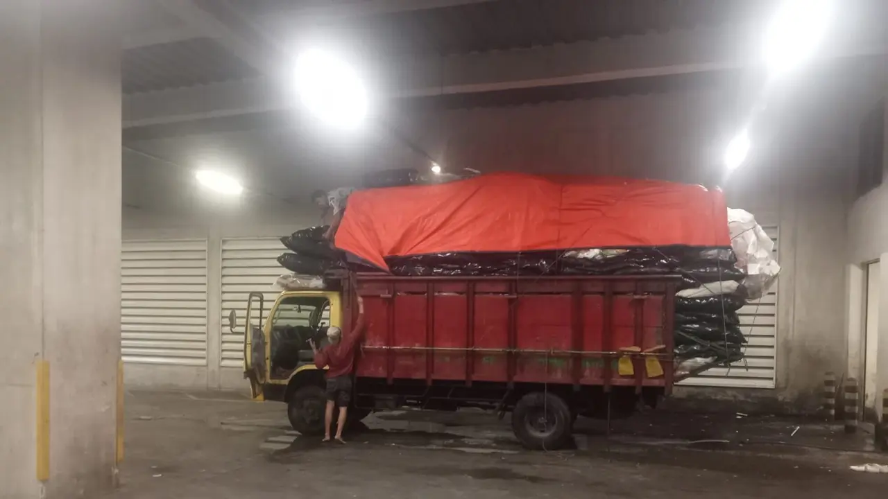 Pihak AEON Mall JGC meyakini bahwa sumber bau tersebut bukan berasal dari area mal