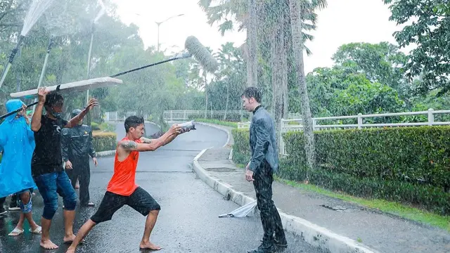 Hujan-hujanan, Ini 7 Momen Stefan William Akting Laga Dalam Sinetron Anak Band