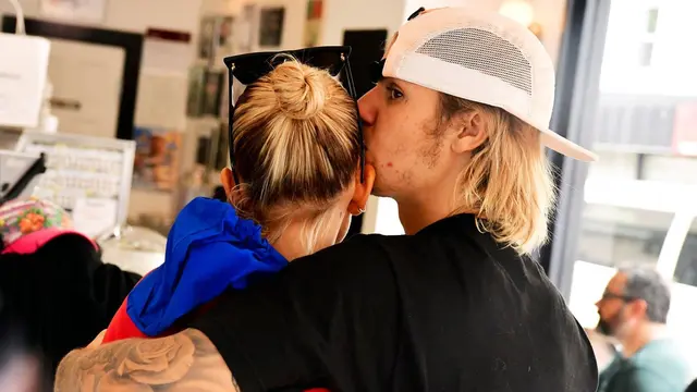[Bintang] Hailey Baldwin - Justin Bieber