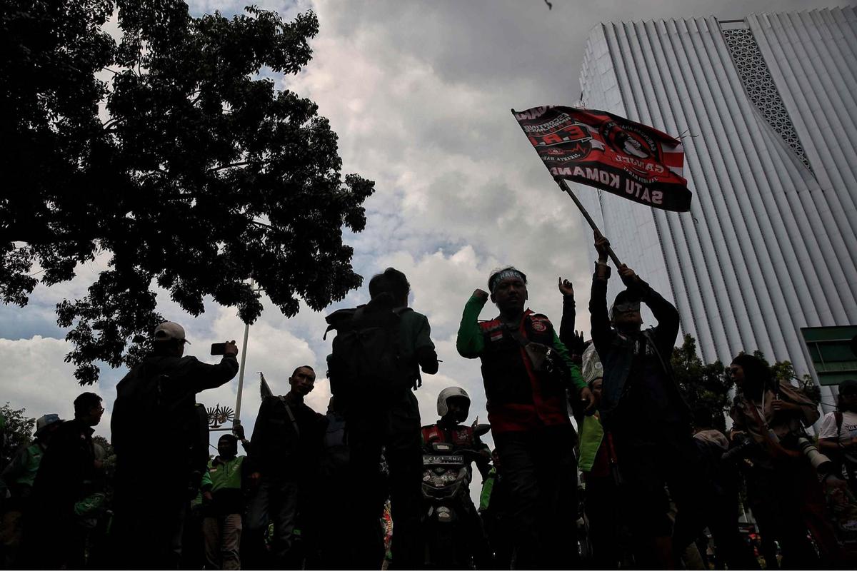 Demo ojol di Patung Kuda