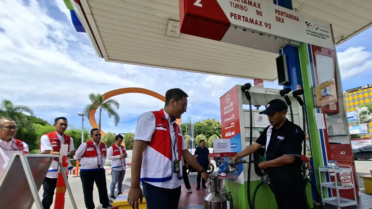 PT Pertamina Patra Niaga Regional Jawa Bagian Barat (RJBB) memastikan stok bahan bakar minyak (BBM) dan LPG aman saat Nataru. (Foto: Liputan6.com/Pramita T)