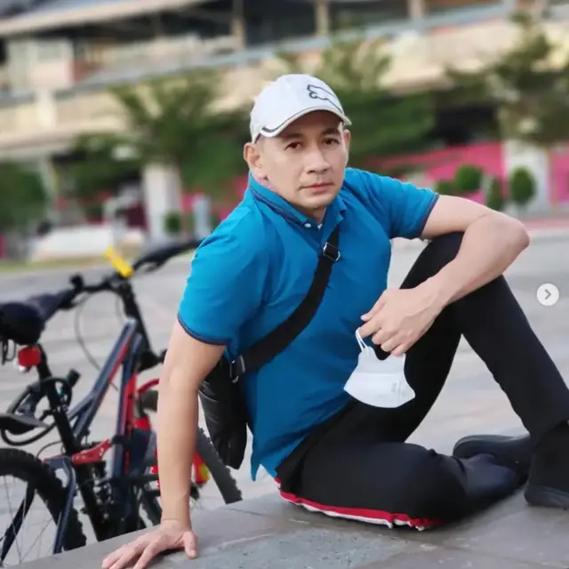 6 Potret Terbaru Aktor Senior Lucky Alamsyah, Awet Muda di Usia 48 Tahun