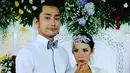 Pasangan ini menggelar resepsi pernikahan tiga hari kemudian. Acara resepsi tertutup, dan hanya dihadiri keluarga dekat kedua mempelai, di kawasan Cibadak, Sukabumi, Jawa Barat. (Instagram/oshindah)