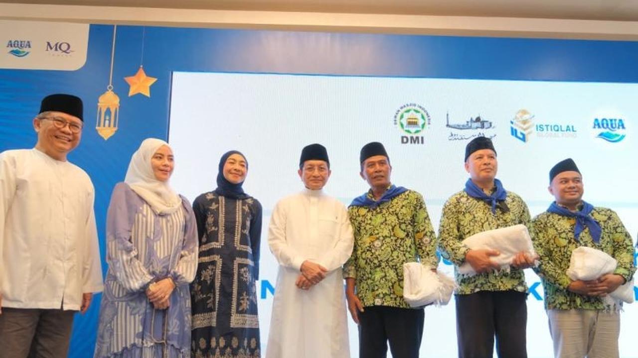 23 Pengurus Masjid Diberangkatkan! Menag Lepas Program Umrah Khadimatul Masjid Kolaborasi AQUA-DMI di Istiqlal
