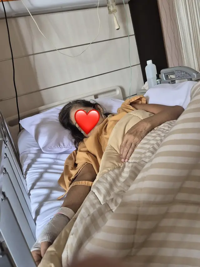 6 Potret Chika Jessica Dampingi Ibunda yang Sakit Stroke, Minta Doa Kesembuhan