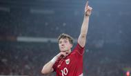 Ekspresi pemain Timnas Indonesia, Ole Lennard Romeny, setelah mencetak gol ke gawang China dalam laga Kualifikasi Piala Dunia 2026 zona Asia di Stadion Utama Gelora Bung Karno (SUGBK) Senayan, Jakarta, Kamis (5/6/2025). (Bola.com/Bagaskara Lazuardi)