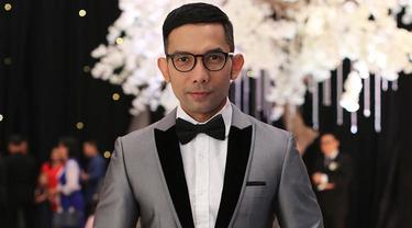 Indra Herlambang Di Antara Dua Perempuan Cantik News Entertainment Fimela Com