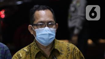Hakim PN Surabaya Itong Tiba di Gedung KPK Usai Terjaring OTT