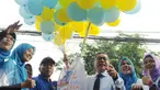 Ketua MPR RI, Zulkifli Hasan saat melepas balon Gerakan Mengajar 1000 Guru di Car Free Day, Jakarta, Minggu (27/11). Acara tersebut mengkampanyekan pentingnya pendidikan di usia dini. (Liputan6.com/Helmi Afandi)