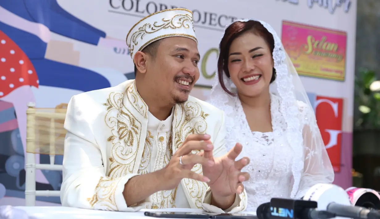 Tidak seperti kebanyakan selebriti lain saat menjadi pengantin baru. Banyak yang memanfaatkan waktu liburnya untuk bulan madu, namun tidak bagi pasangan ini. (Nurwahyunan/Bintang.com)