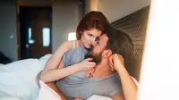 Begini caranya agar kehidupan seks kamu dan suami tetap menyenangkan. (Sumber Foto: Shutterstock/TheList)