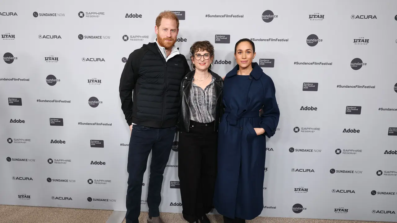 Gaya Glamor Meghan Markle Promosi Film Dokumenter, Kursi Seharga Rp115 Juta Tak Laku