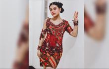 Deretan Foto Melly Lee yang Tampil dalam Balutan Busana Kebaya, Cantik dan Anggun