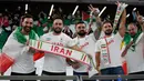 Suporter Iran berpose jelang pertandingan sepak bola Grup C Piala Asia antara Iran dan Palestina di Education City Stadium, Al Rayyan, Qatar, Minggu (14/1/2024). (AP Photo/Aijaz Rahi)