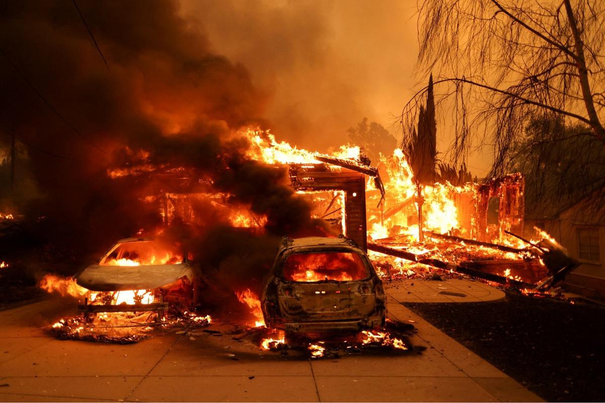 Los Angeles luluh lantak bak medan perang akibat kebakaran dahsyat
