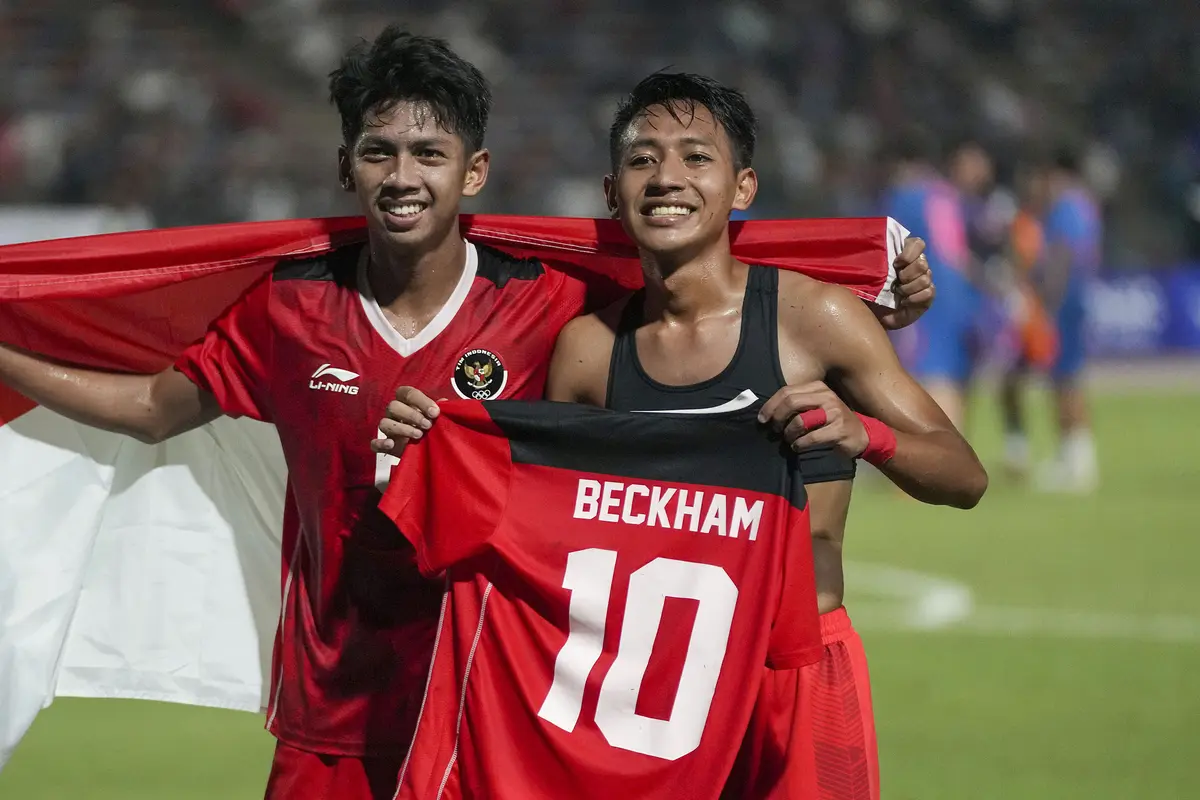 Foto: Mengharukan! Ekspresi Kebahagiaan Pemain dan Ofisial Timnas Indonesia setelah Menyegel Medali Emas SEA Games 2023