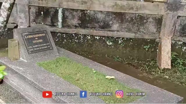 6 Potret Makam Mendiang Kasino Warkop DKI Setelah 24 Tahun, Tetap Terawat