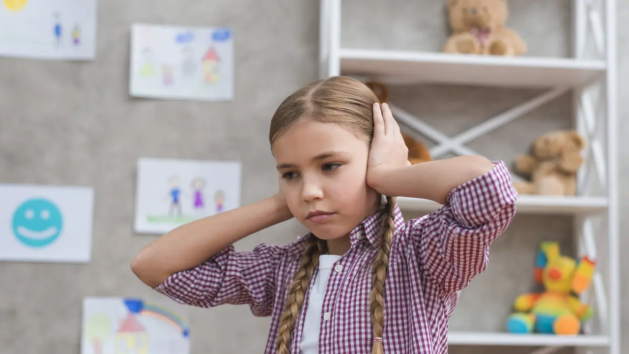 5 Tanda Anak Overstimulasi Setelah Bersosialisasi (photo by freepik.com)