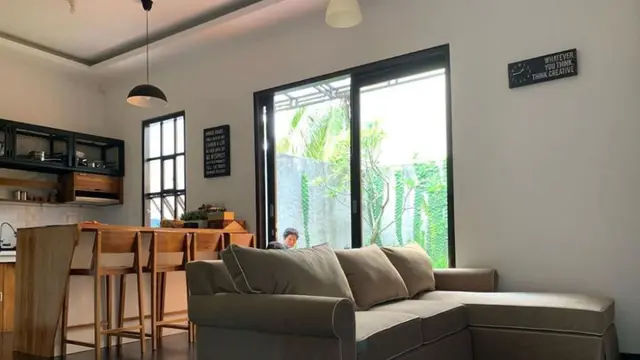 Menengok Dapur Tantri Kotak, Minimalis dan Bernuansa Kayu