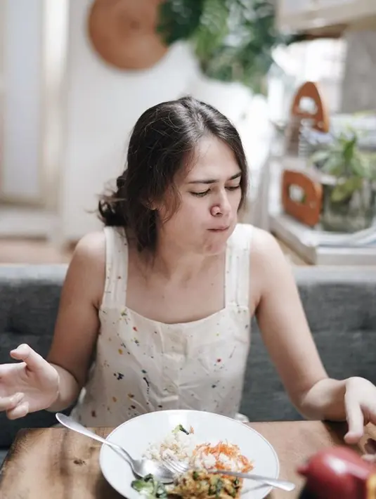 Tak peduli angle apapun yang dipilihnya, Sabai memang selalu terlihat cantik. Saat begitu banyak wanita yang tak percaya diri saat dipotret ketika belum siap, wanita kelahiran 1988 ini tetap santai dan stunning. (Liputan6.com/IG/@ringgoagus)