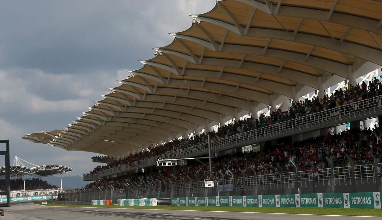 Usai mendapat perlawanan sengit dari Lewis Hamilton, Sebastian Vettel menjadi yang pertama finis. (Reuters / Hoch Zwei)
