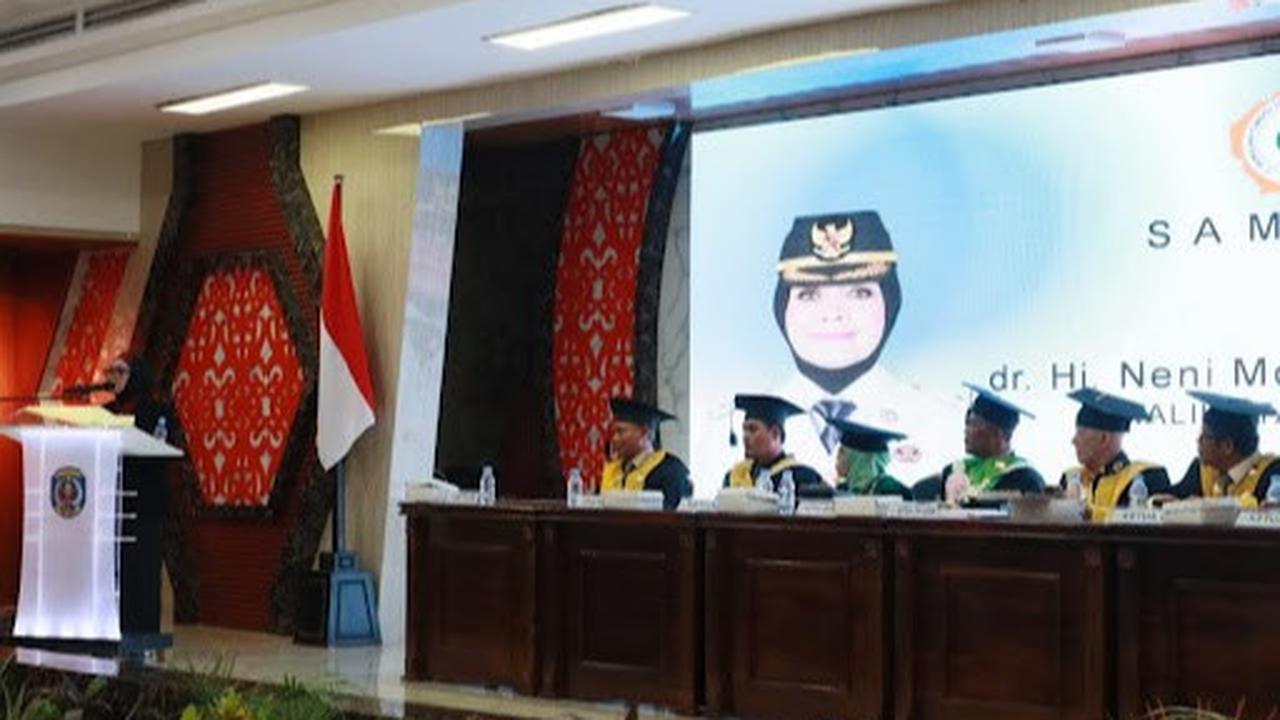 Wali Kota Bontang, Neni Moerniaeni, saat menghadiri Wisuda Mahasiswa Sekolah Tinggi Ilmu Tarbiyah (STIT) Syamsul Ma’arif Bontang