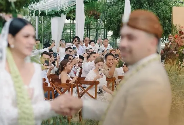 9 Potret pernikahan Hana Saraswati dan Justin Harijawan, penuh keharuan dan kebahagiaan