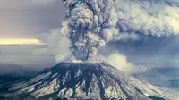 18-5-1980: 'Gunung Berasap' Meletus, 10 Juta Pohon Hangus (Oregonlive.com)