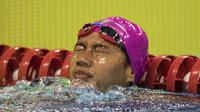Perenang Indonesia, Syuci Indriani, usai tampil pada renang nomor 200 meter gaya bebas Asian Para Games di Stadion Aquatic Senayan, Jakarta, Minggu (7/10/2018). Syuci berhasil meraih medali perunggu. (Bola.com/Vitalis Yogi Trisna)