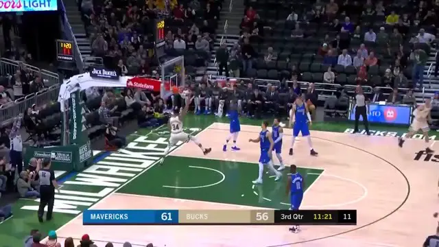 VIDEO: Aksi Terbaik Giannis Antetokounmpo Saat Dallas Mavericks Kalahkan Milwaukee Bucks 120-116