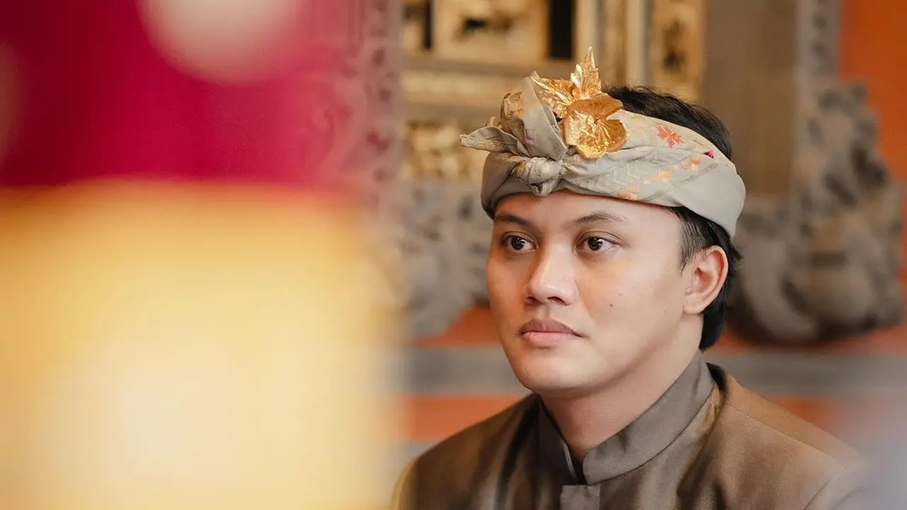 6 Potret Mesra Rizky Febian dan Mahalini Dibalut Busana Adat Bali Nuansa Cokelat Serasi Jalani Prosesi Jelang Nikah