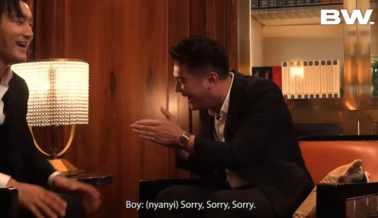 Meski baru pertama kali bertemu, keduanya dapat berbincang tentang banyak hal dengan penuh keakraban. (Foto: YouTube/ BW.)