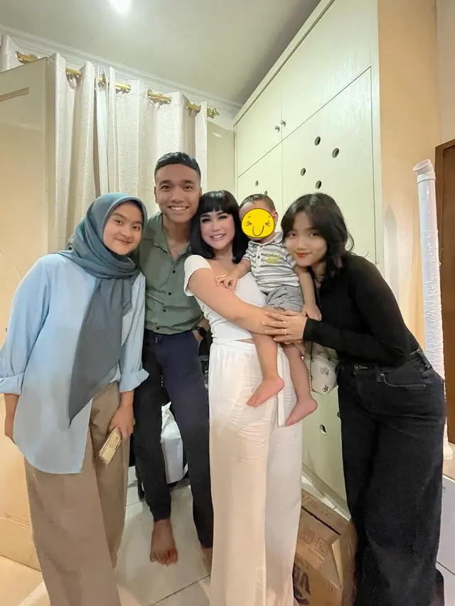 6 Potret Bebizie Dandan Mirip Vanessa Angel, Sampai Dipanggil 'Mami' oleh Gala Sky