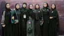 Selain Umi Pipik, artis yang juga ikut mempersiapkan acara kajian yaitu Kartika Putri, Dian Ayu, Meisya Siregar, dan Mona Ratuliu. Sementara itu, Deswita Maharani dan Dewi Gita sukses bikin pangling dengan penampilan anggunnya yang tertutup dalam balutan busana muslim dan hijab serba hitam. (Liputan6.com/IG/@_ummi_pipik_)