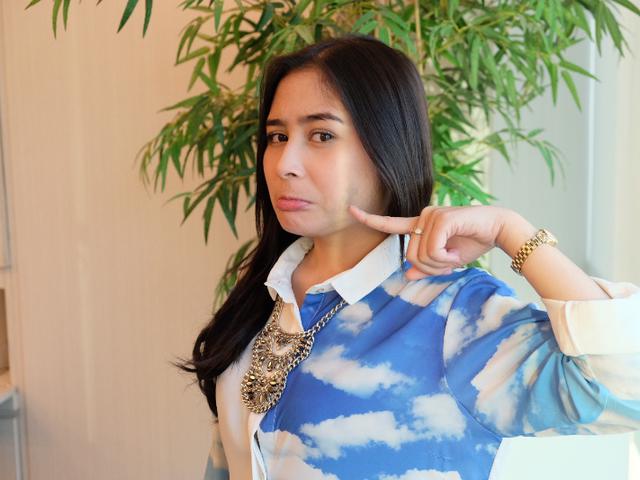 Begini Gaya Prilly Latuconsina Naik Motor Gede Showbiz Liputan6 Com