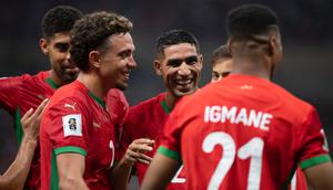 Para pemain Maroko merayakan gol mereka ke gawang Niger dalam pertandingan kualifikasi Grup E Piala Dunia di Stade Prince Moulay Abdallah, Rabat, Maroko, Sabtu (6-9-2025) dini hari WIB. (Foto AP)