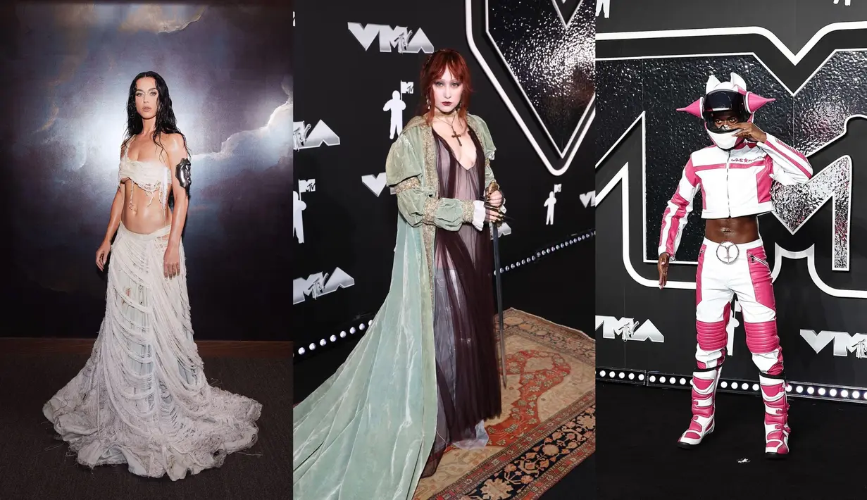 <p>Jadi host di MTV VMA, Megan The Stallion tampil memukau kenakan black semi-sheer mermaid gown dengan dramatic skirt dari Nicole + Felicia. [@nicolefeliciacouture].</p>