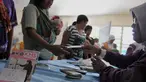 Relawan Di terlihat bertugas di Pos Pelayanan Terpadu (POSYANDU) Gerogol Selatan, Kebayoran Lama, Jakarta, (29/4/4) (Liputan6/JohanTallo)