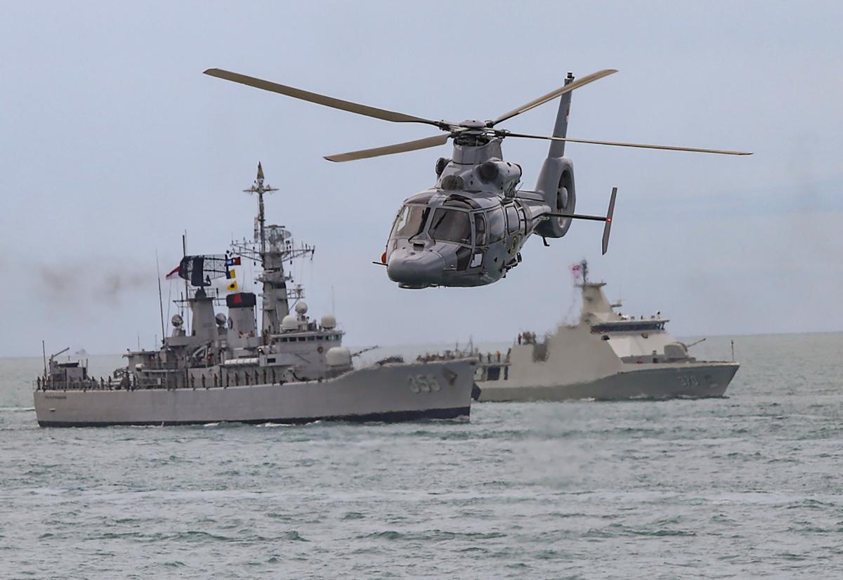 FOTO: Parade Kapal Perang dan Atraksi Prajurit  TNI AL Meriahkan Sailing Pass 2025