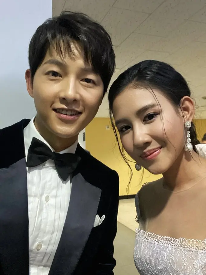 Shenina Cinnamon dan Song Joong Ki. (Instagram @shenacinnamon)