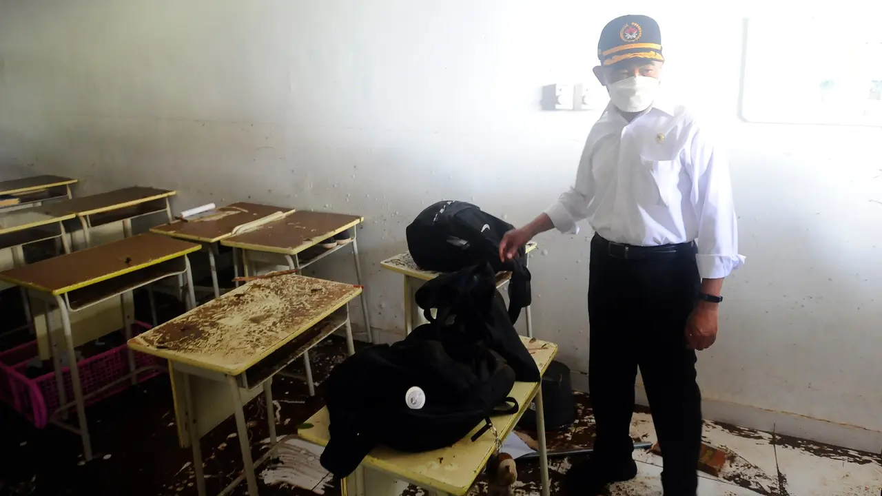 Menko PMK Muhadjir Effendy Tinjau Lokasi Tembok Roboh di MTSN 19 Jakarta