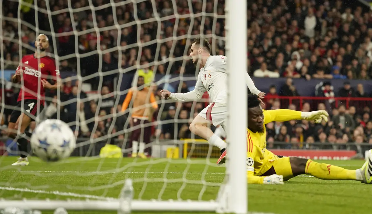 Namun, Galatasaray tampil gigih untuk berbalik menang berkat gol Wilfried Zaha, Kerem Akturkoglu, dan Mauro Icardi. (AP Photo/Dave Thompson)